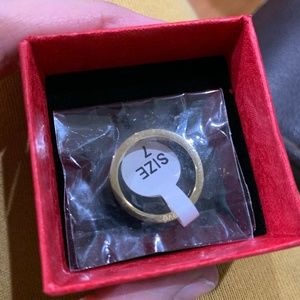 Size 7 gold ring